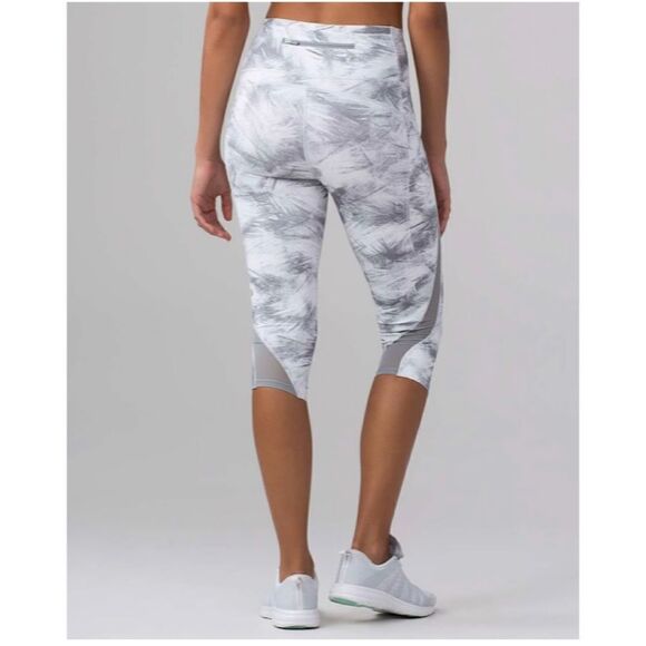 Lululemon Pace Perfect Crop (17") Breeze by White Light Cast / Light Cast - Picture 3 of 16